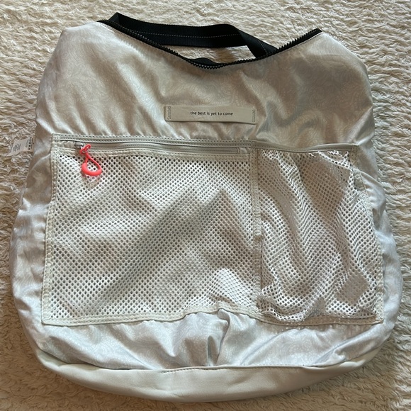 Lululemon Go-Go-Go Tote - Picture 11 of 16